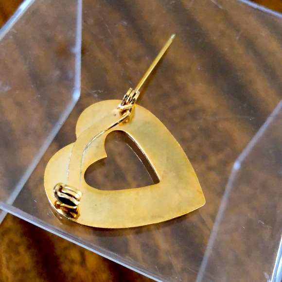 pink and gold tone enamel heart pin - Picture 8 of 8